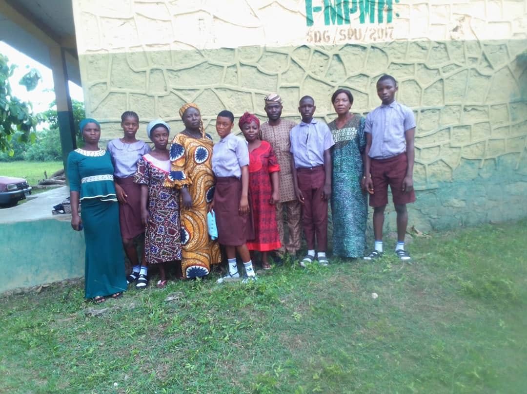 DMO Scholars and parents at Aagba Methodist School, Aagba